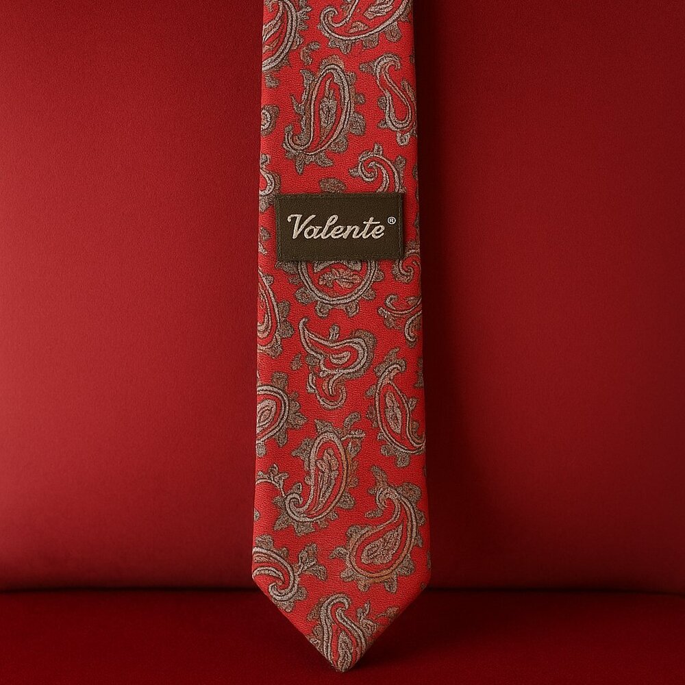 Sergio Valente Silver and Red Paisley Necktie